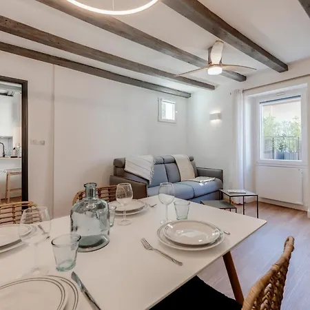 L'escale Bleue - For 2 To 4 People In The Heart Of Анси