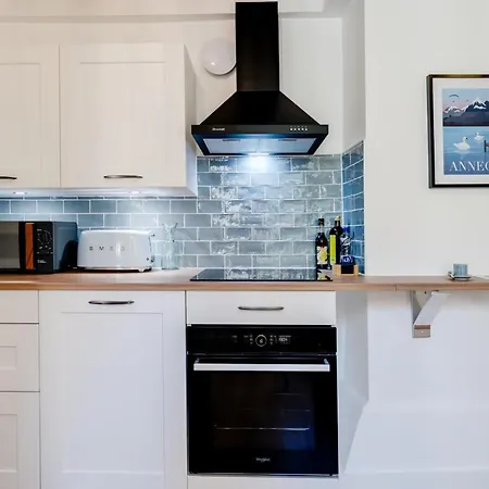 L'escale Bleue - For 2 To 4 People In The Heart Of *